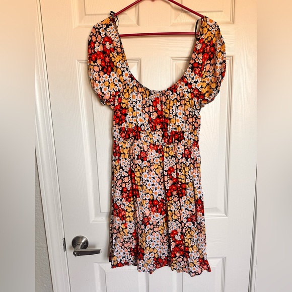 Mid length dress with a red, oranges, yellow and black. Cap sleeves. - Picture 3 of 4